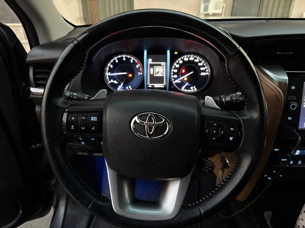 Car image 23