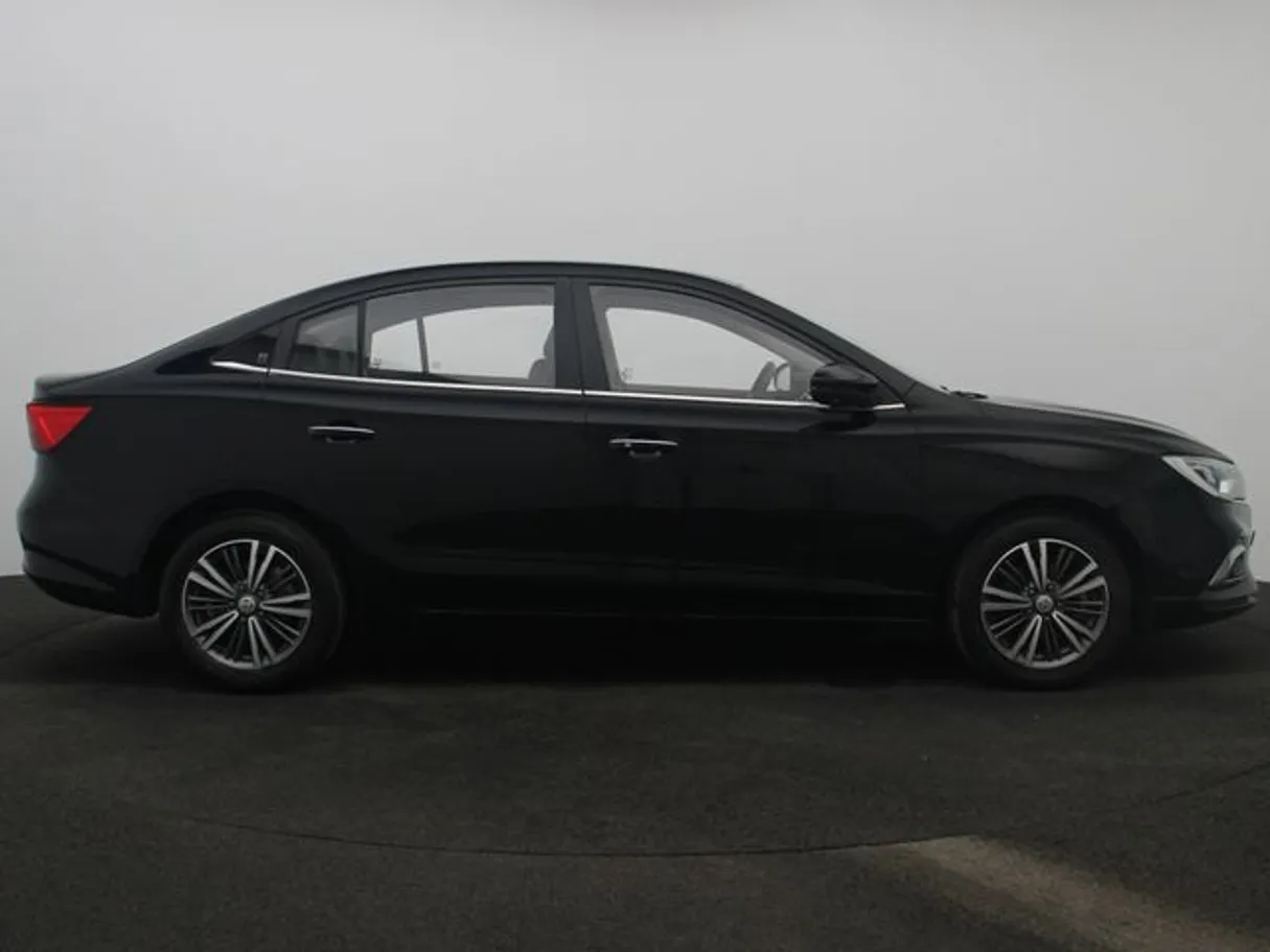 Car image 13