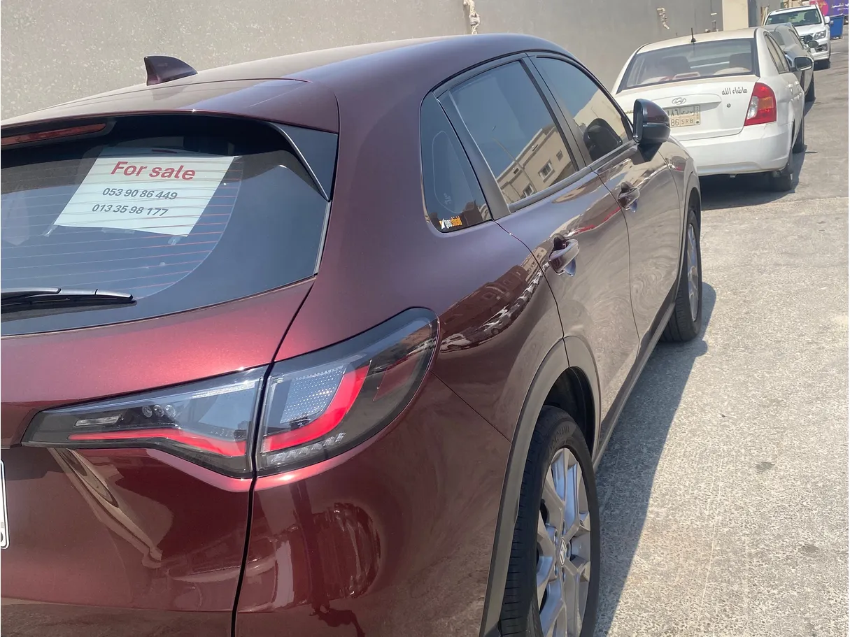 Car image 4