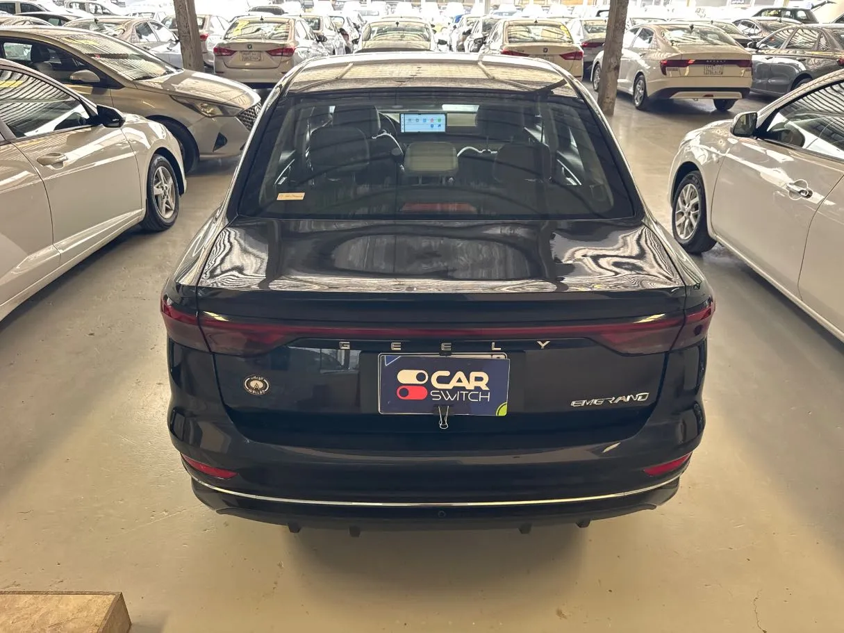 Car image 5