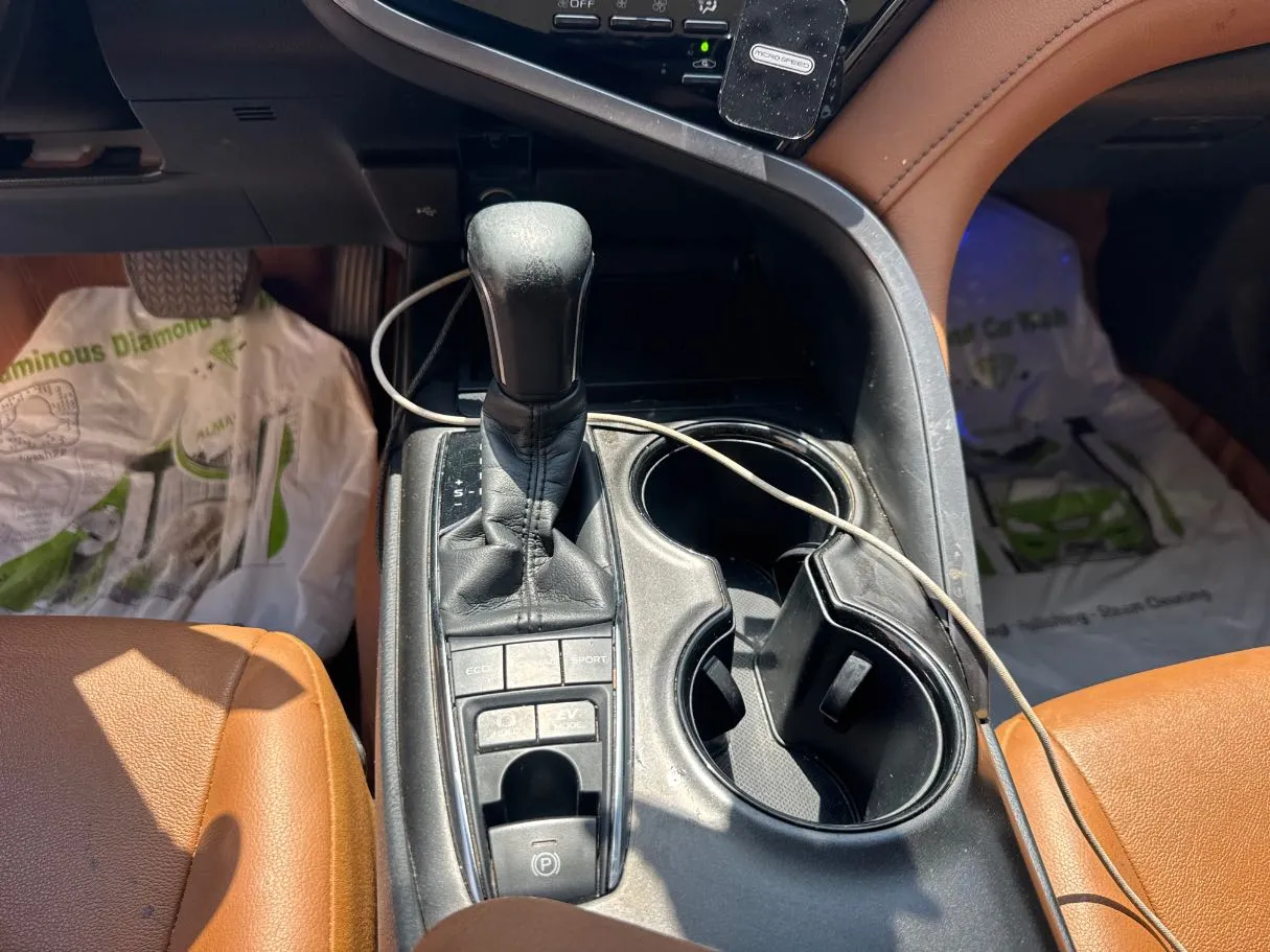 Car image 15