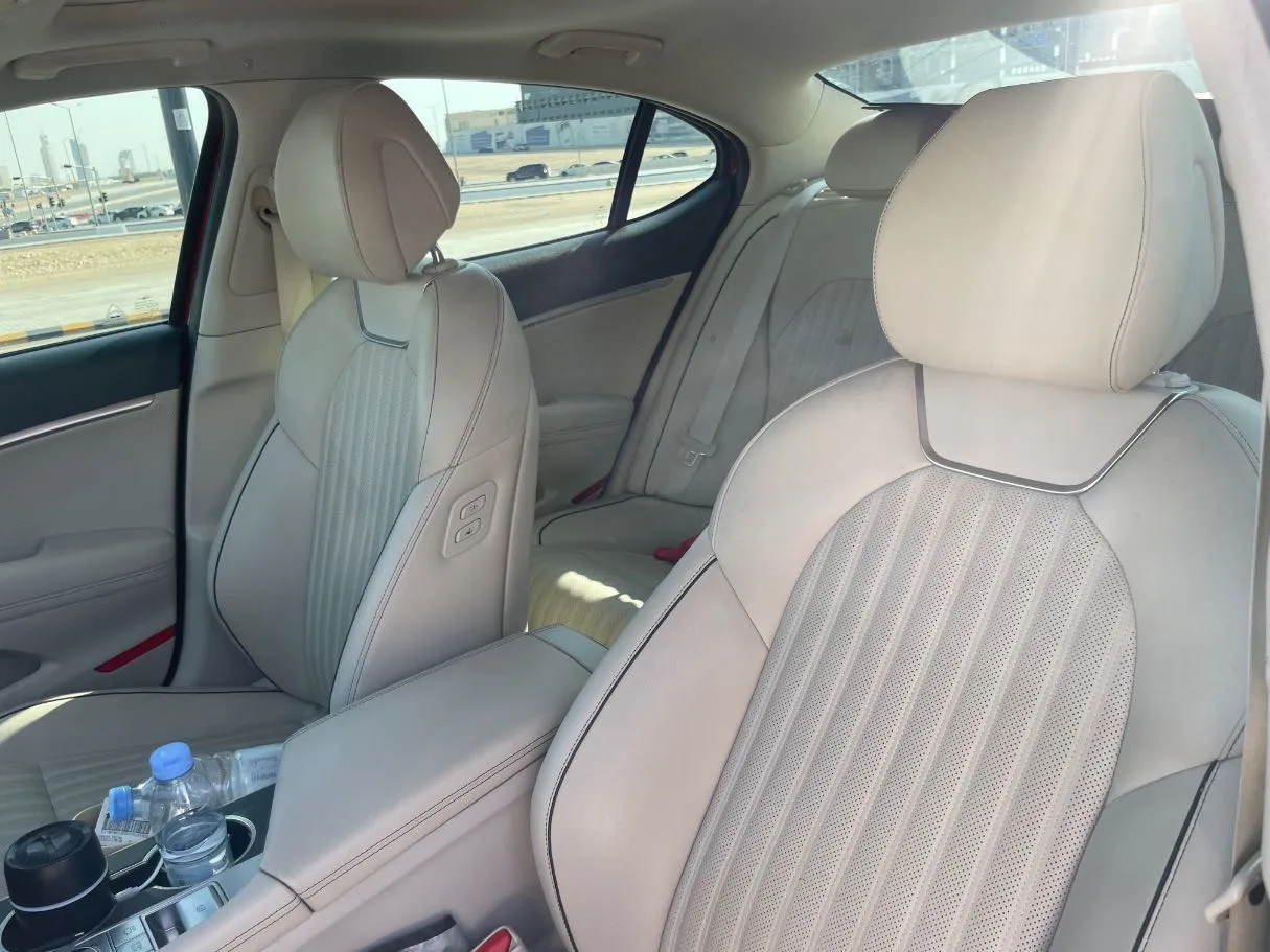 Car image 12