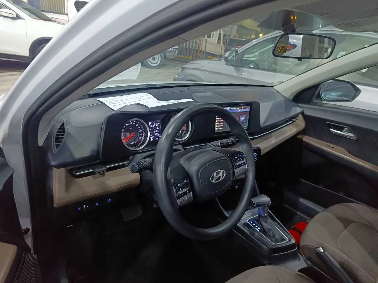 Car image 10