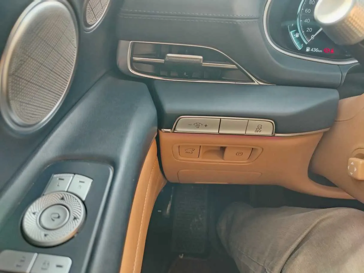 Car image 38