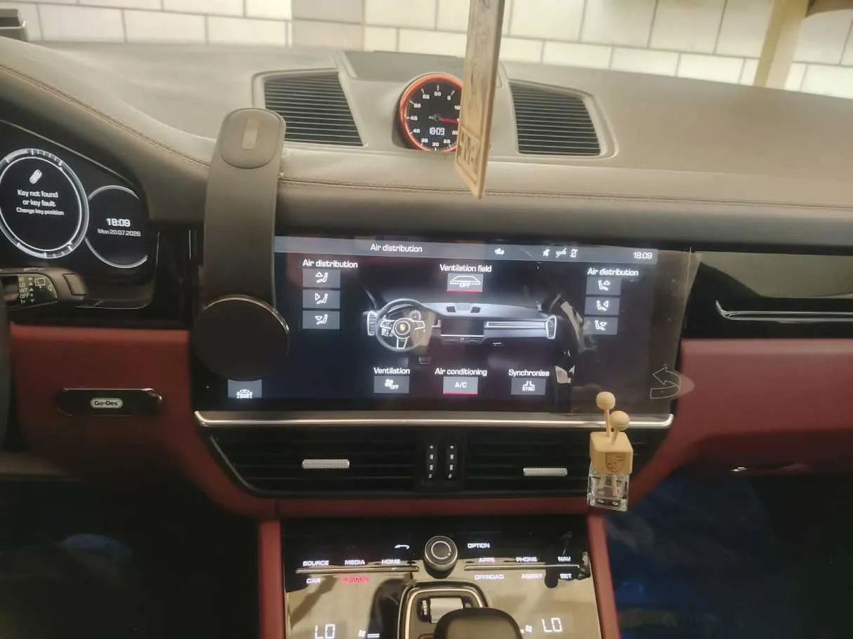 Car image 28
