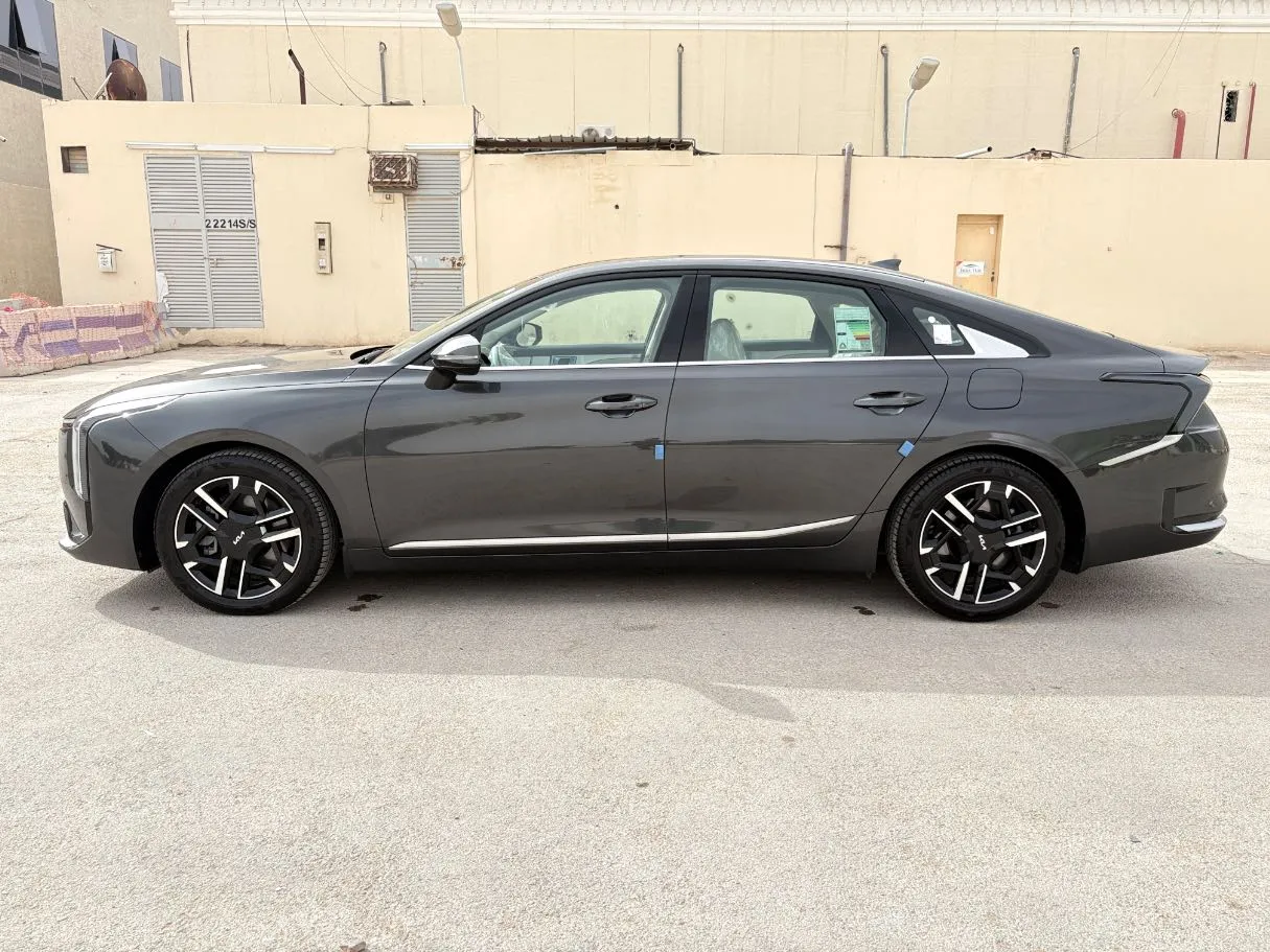 Car image 8