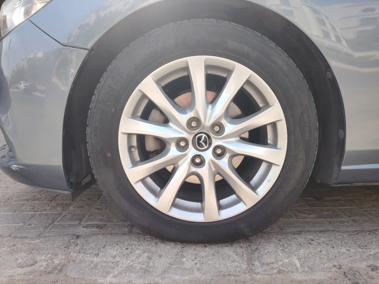 Car image 9
