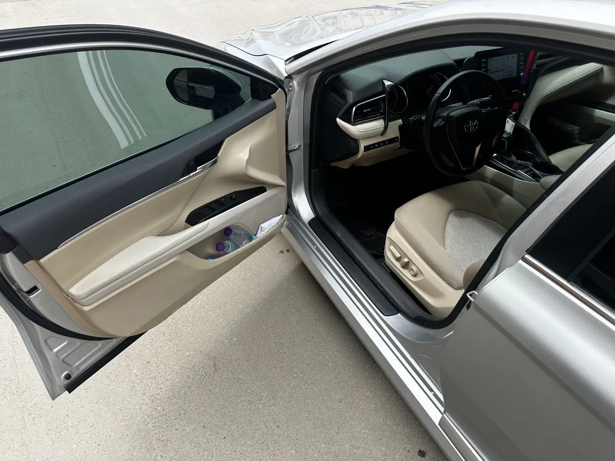 Car image 10