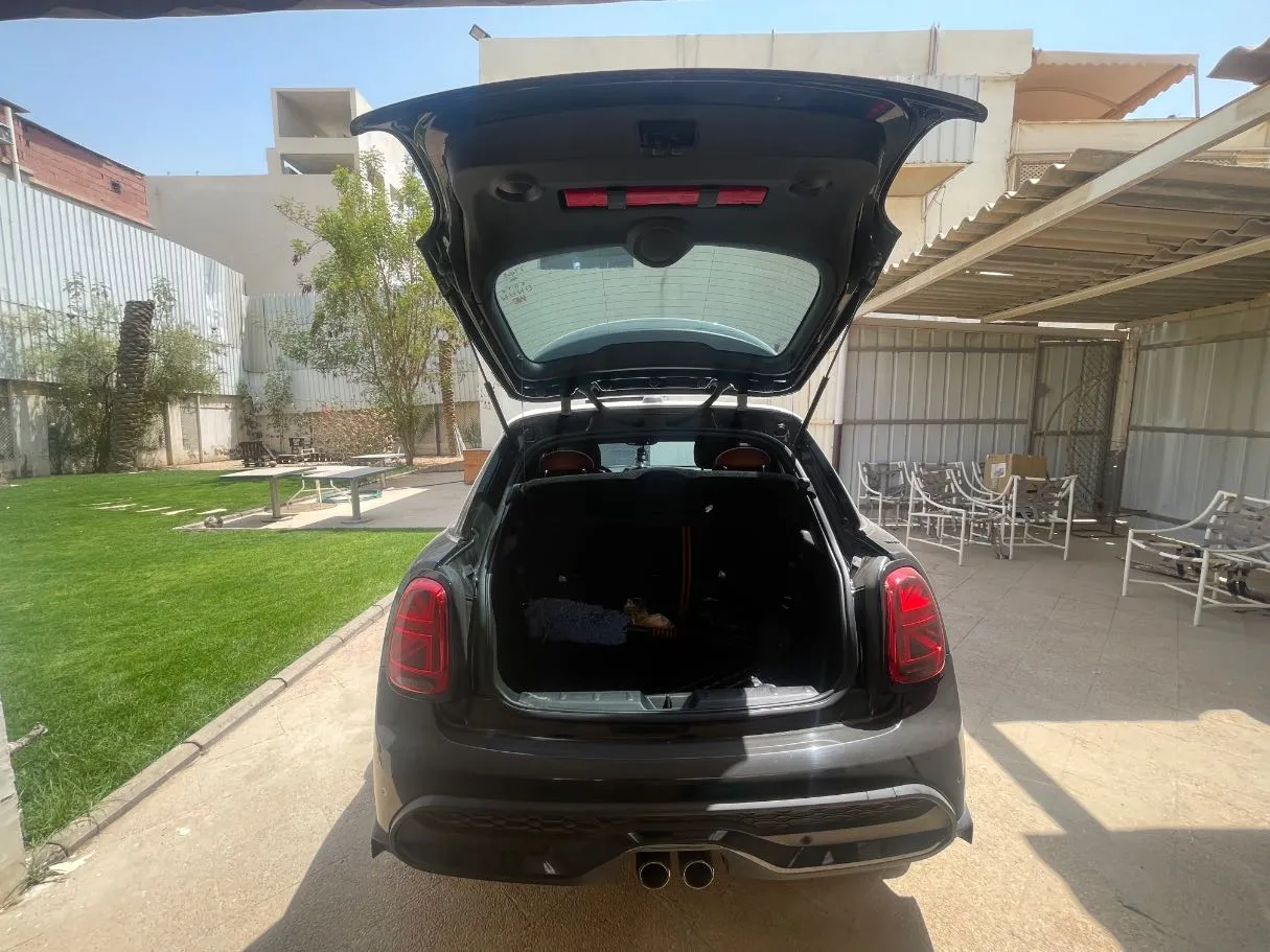 Car image 22