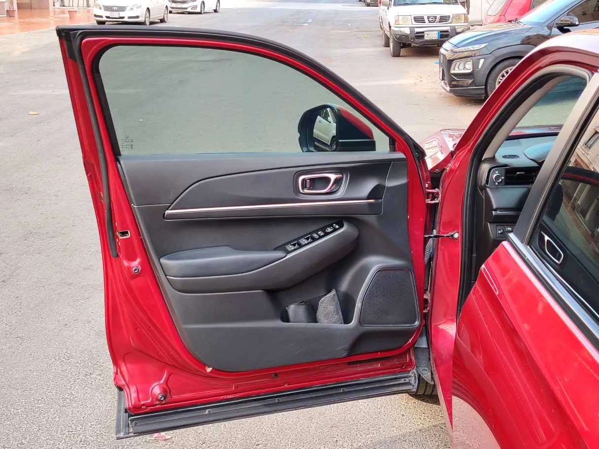 Car image 11