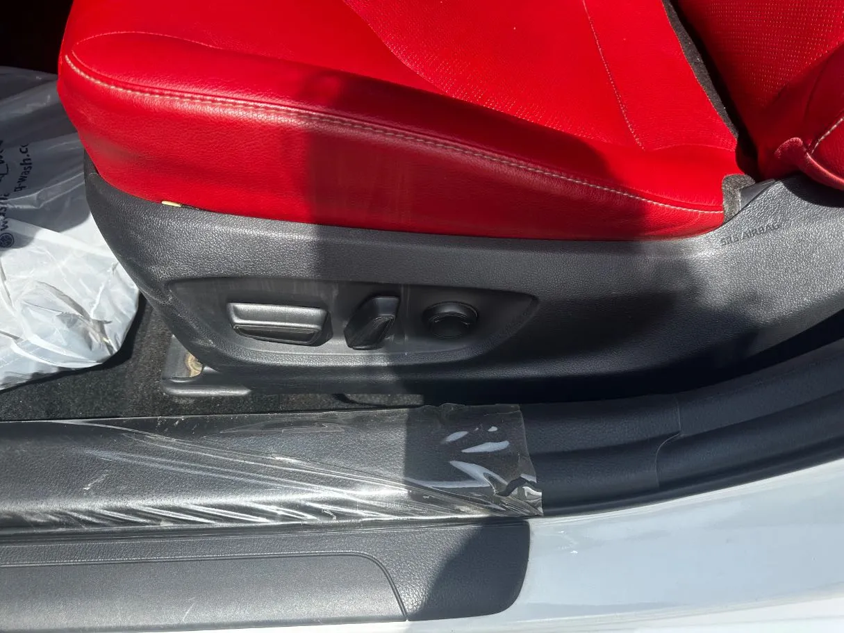 Car image 25