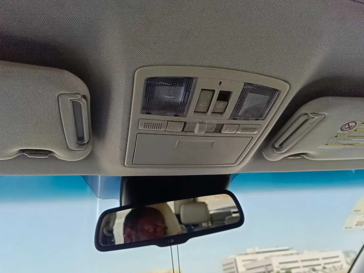 Car image 30