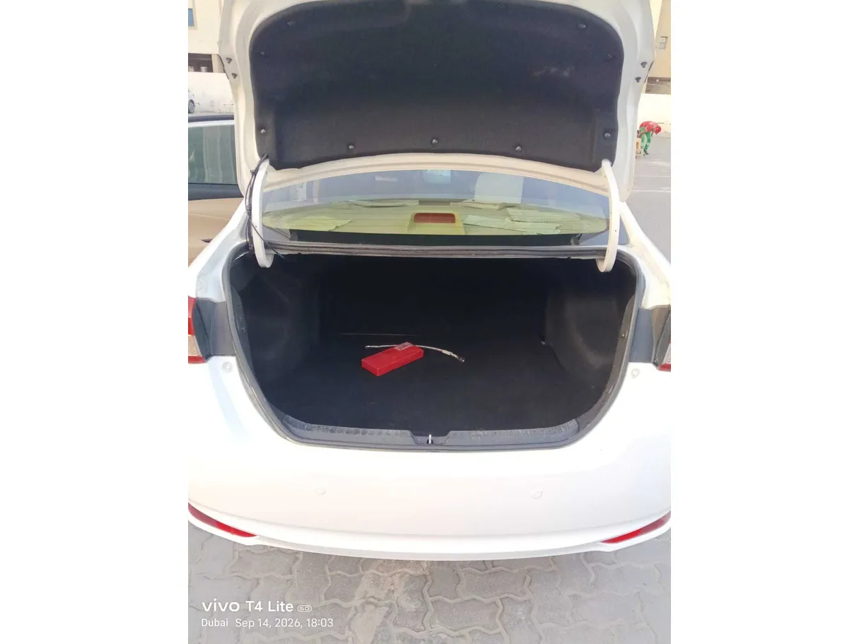 Car image 11