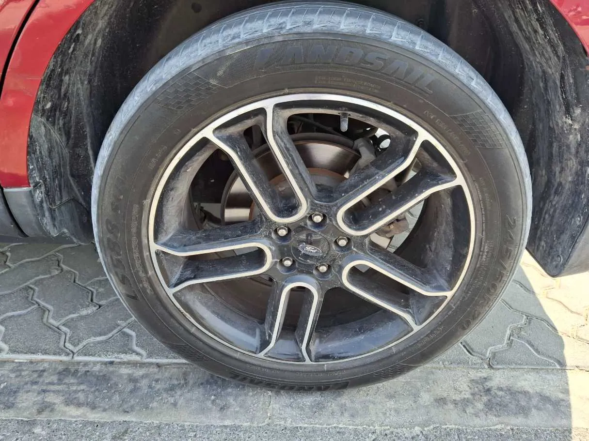 Car image 9