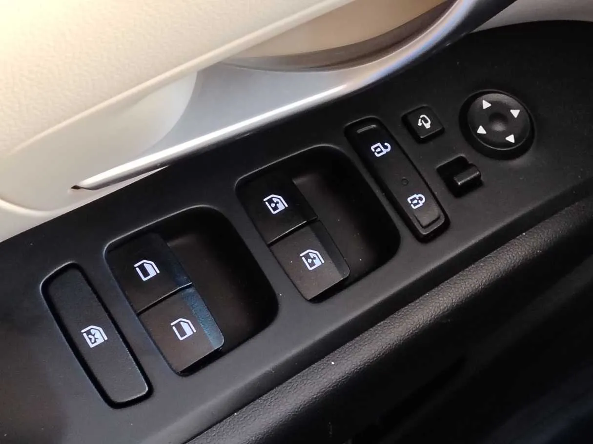 Car image 32
