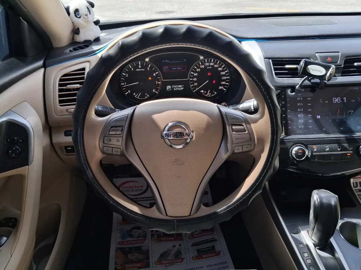 Car image 16