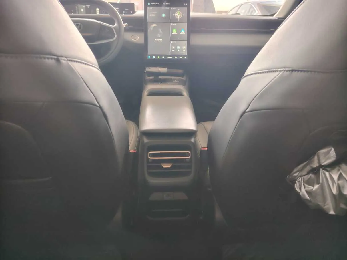 Car image 30