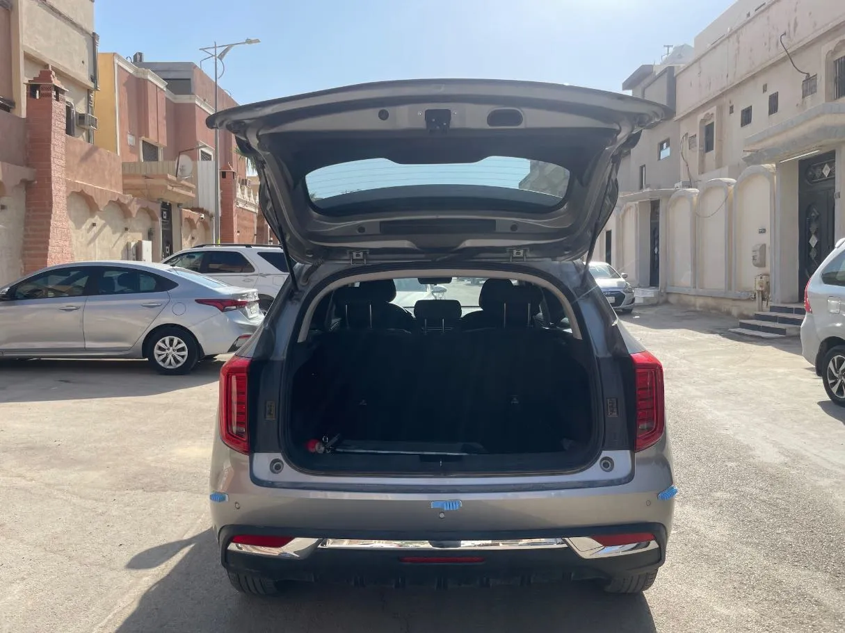 Car image 21