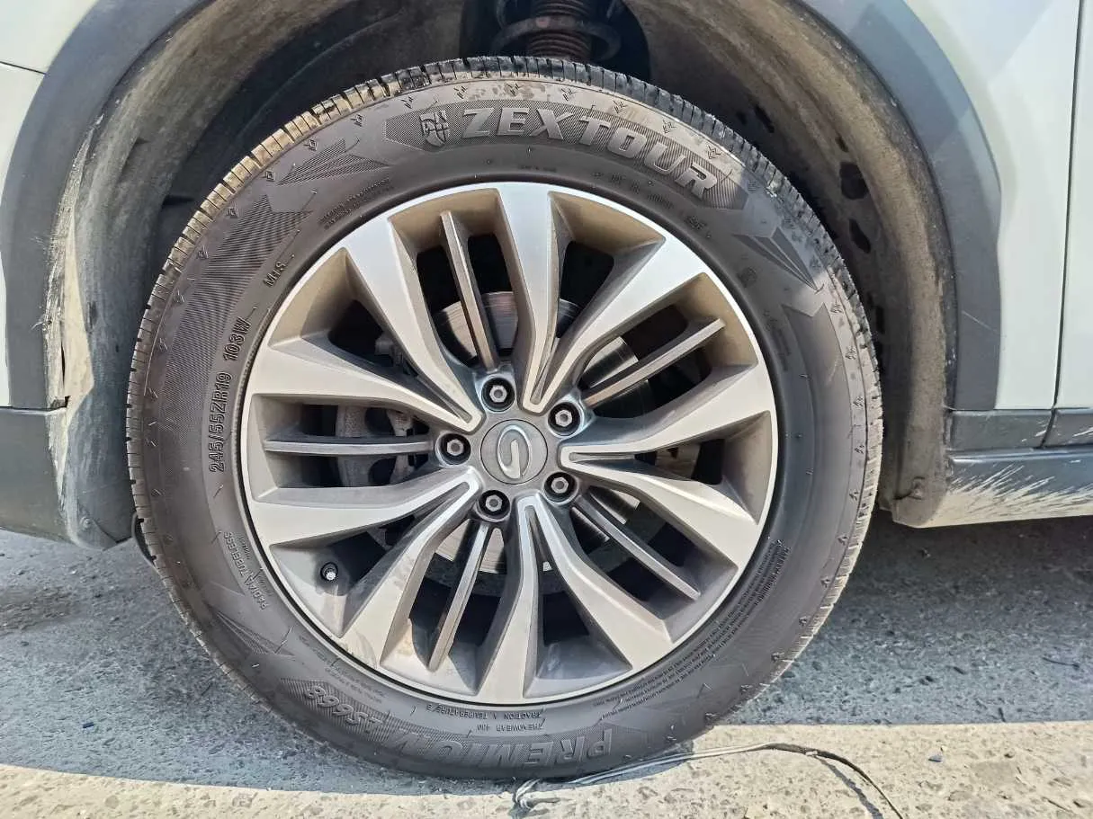 Car image 10
