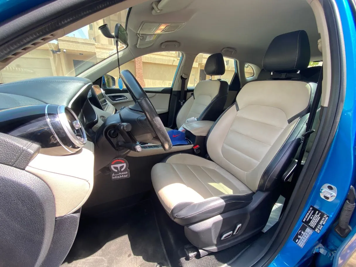 Car image 11
