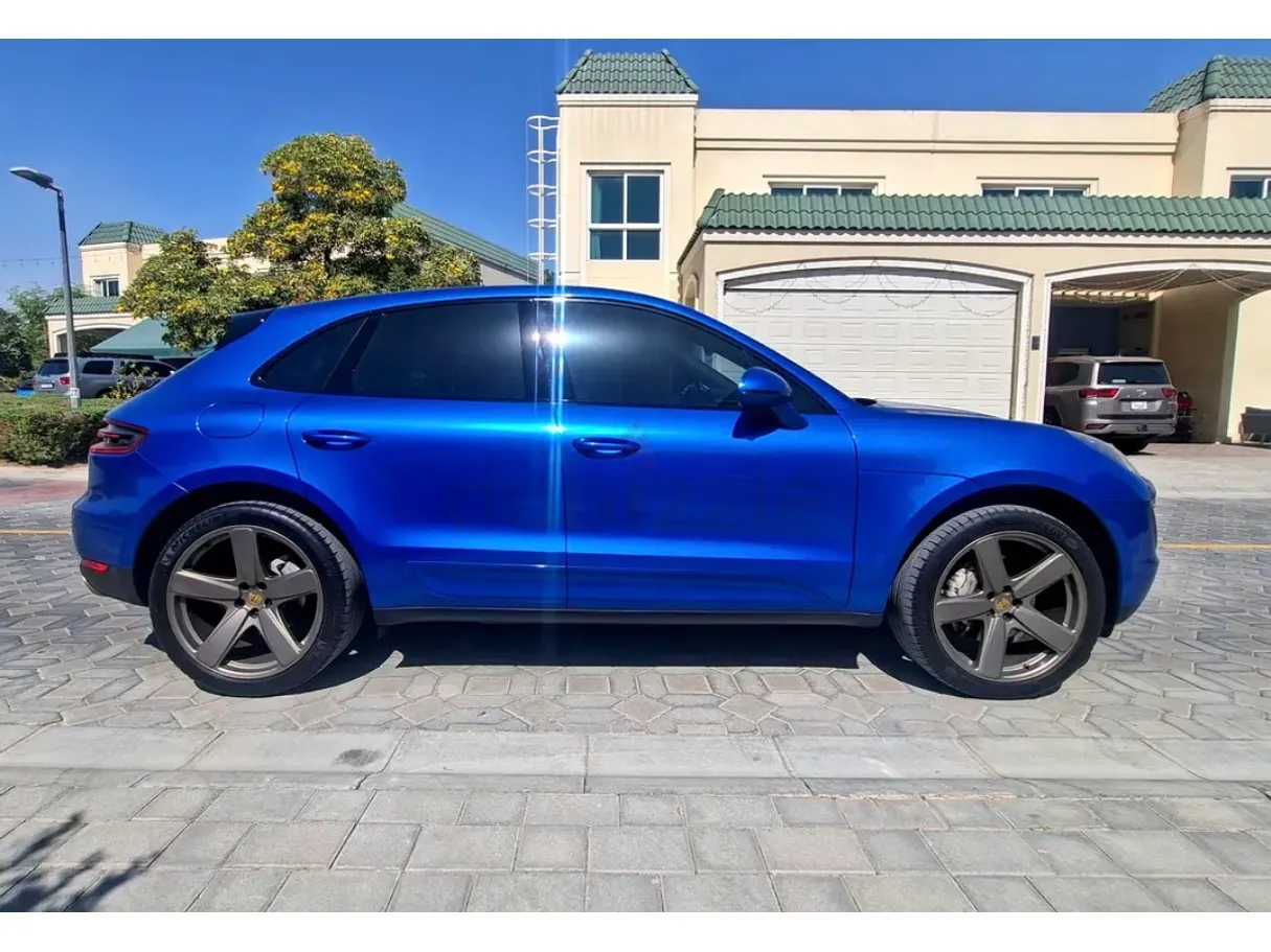 Car image 9