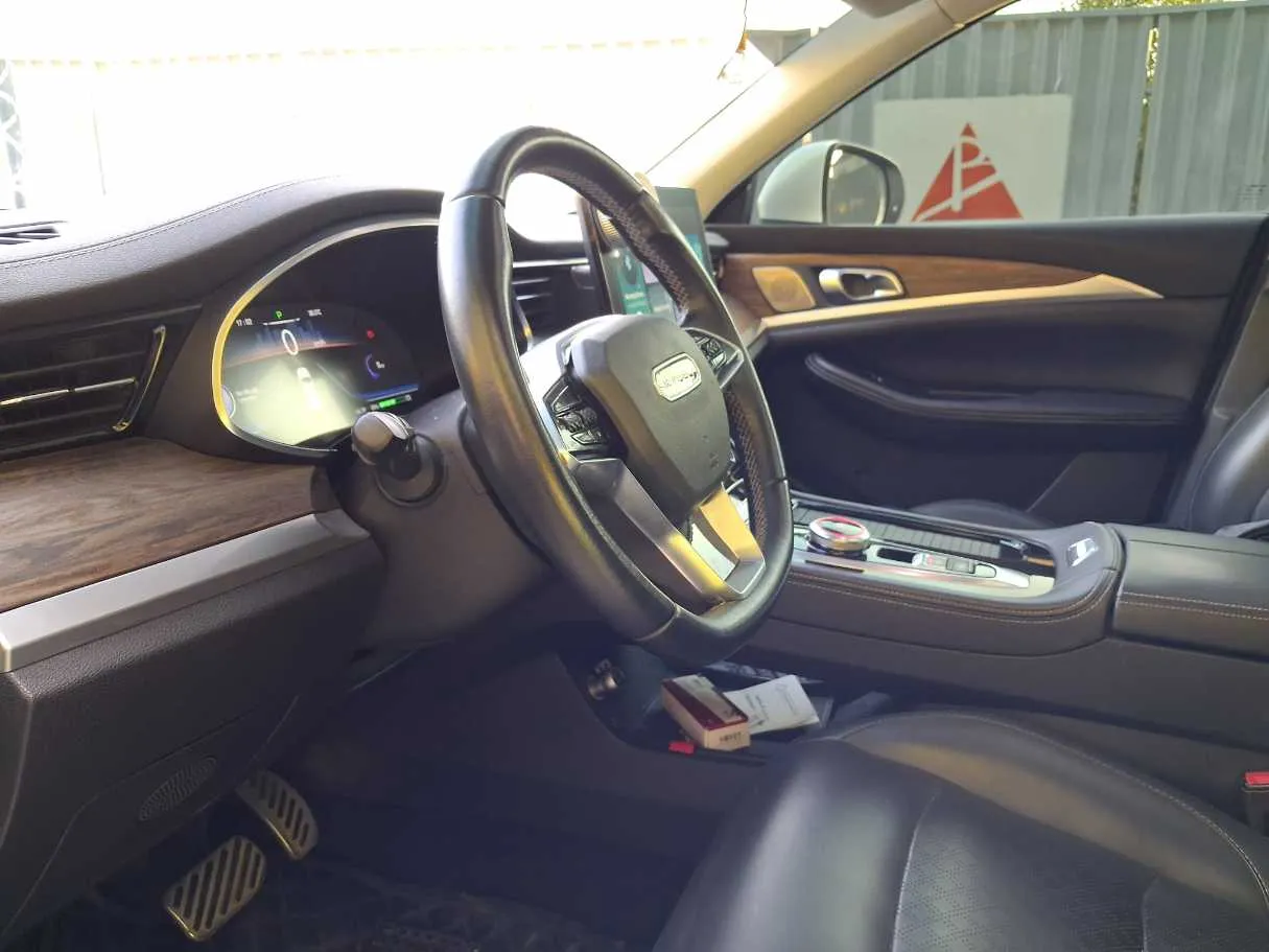 Car image 11
