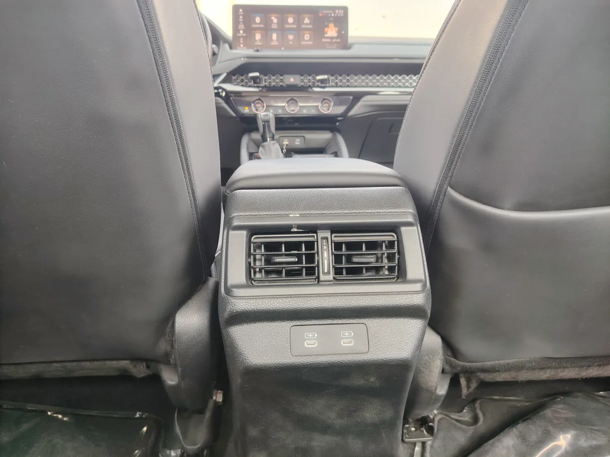 Car image 27