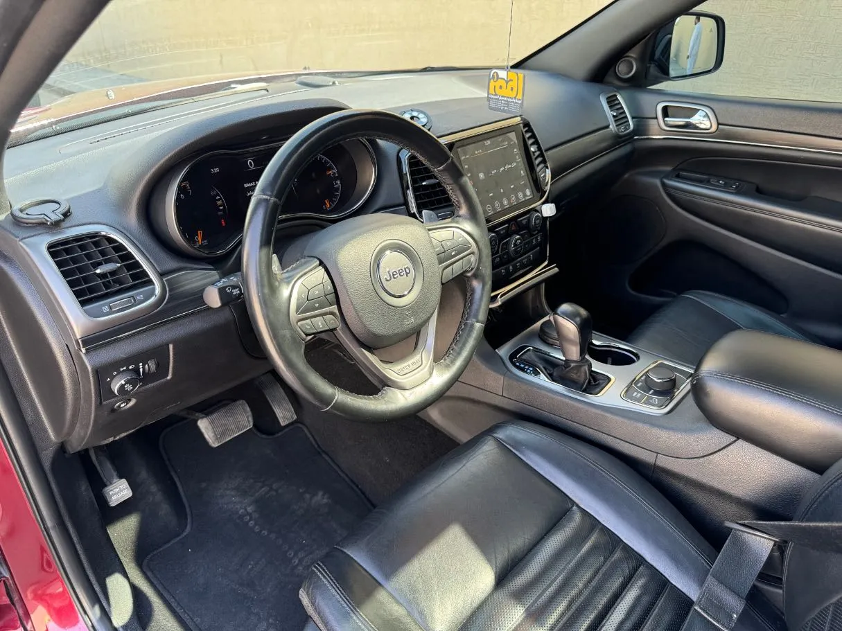 Car image 12