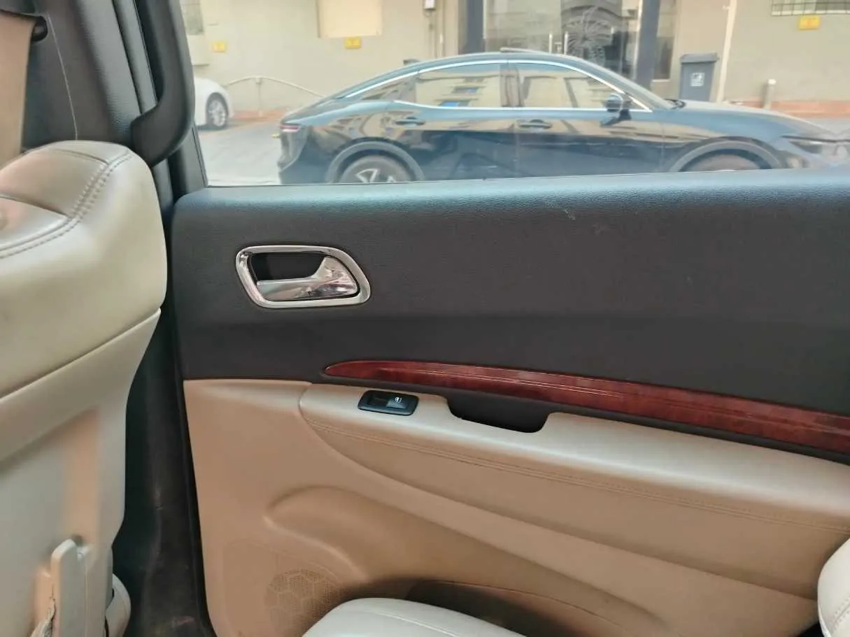 Car image 34