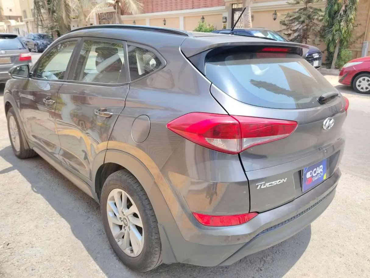Car image 9