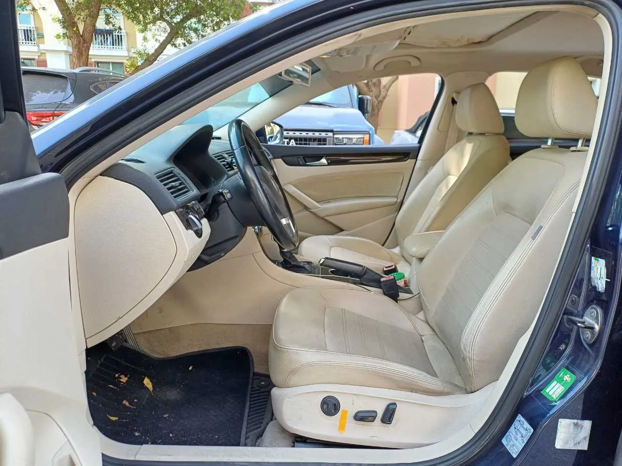 Car image 12