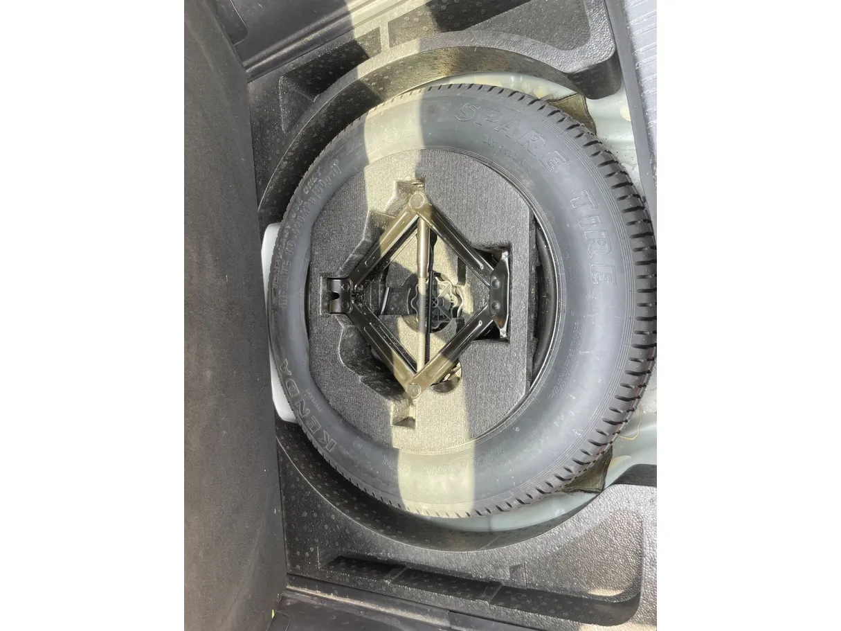 Car image 23