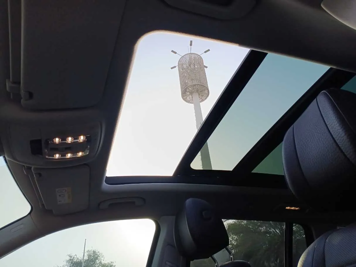 Car image 25