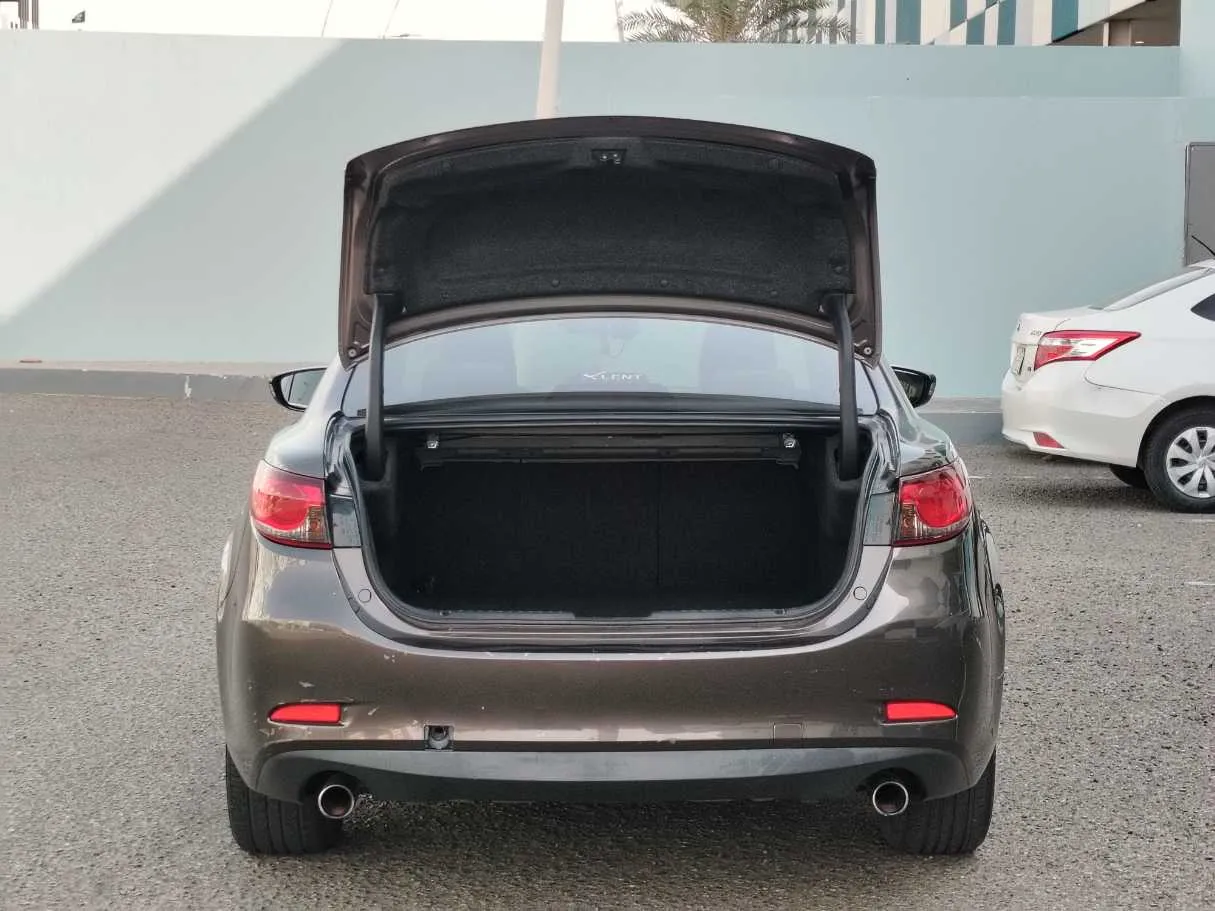 Car image 24