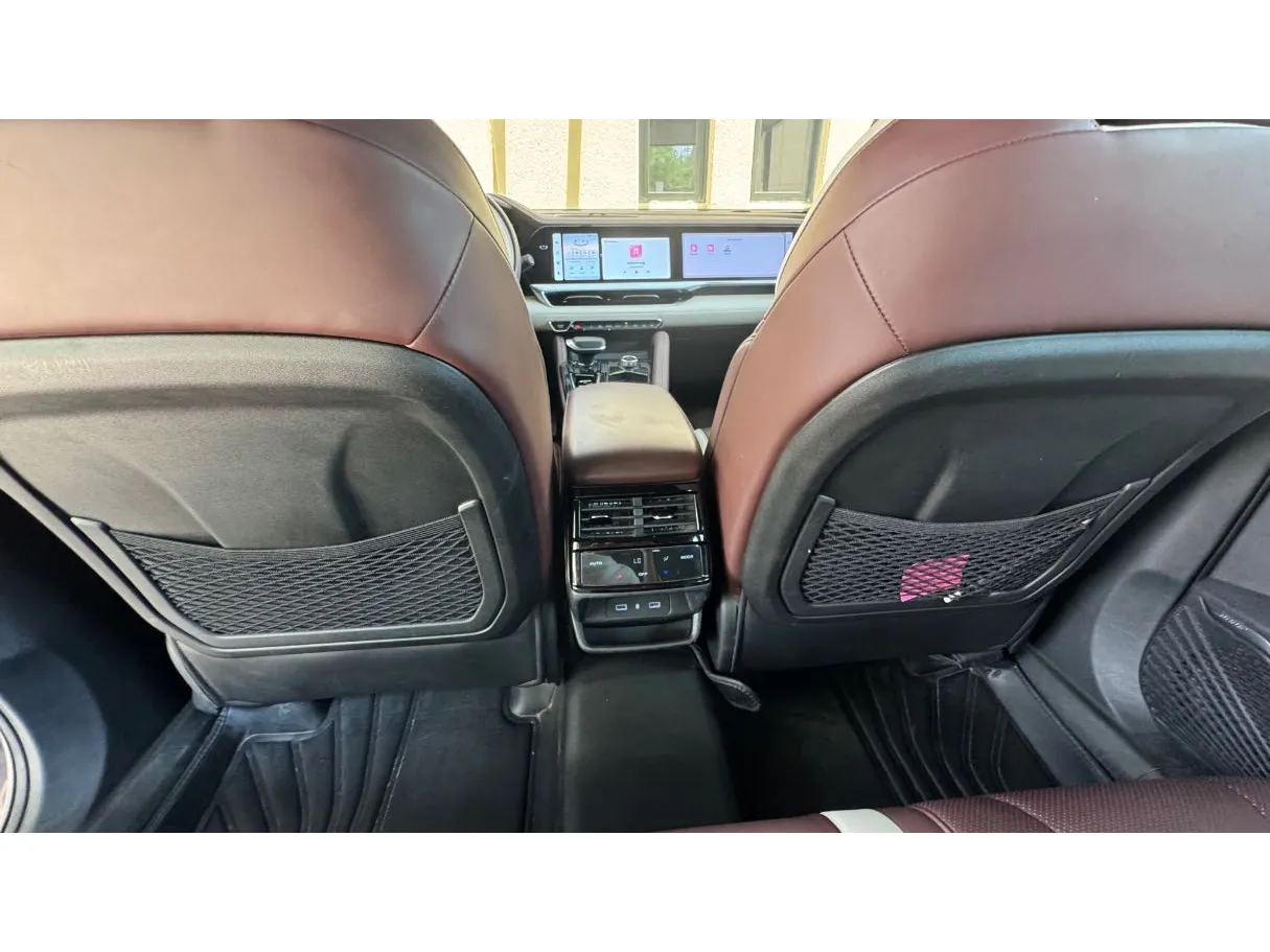 Car image 25