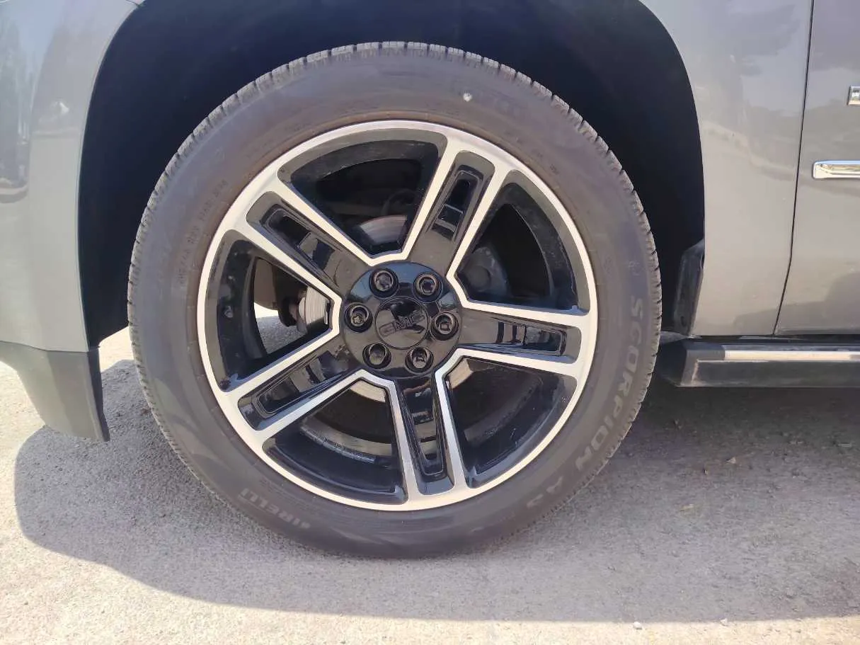 Car image 10