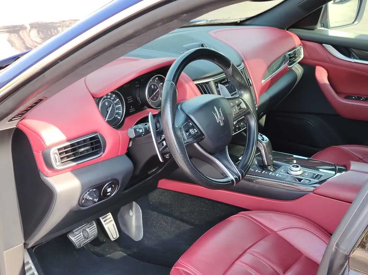 Car image 12