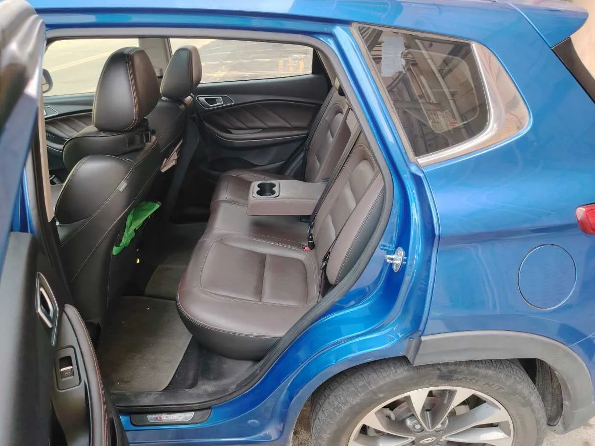 Car image 16