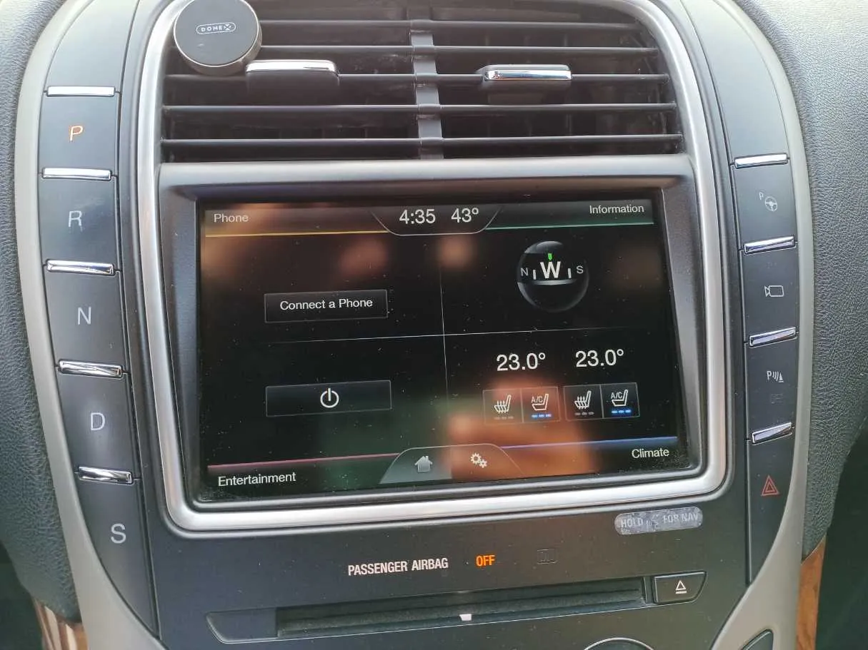 Car image 26