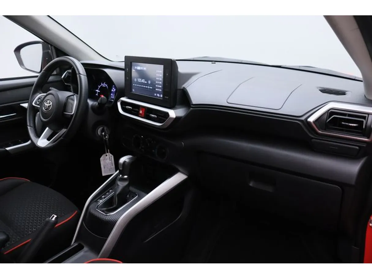 Car image 10