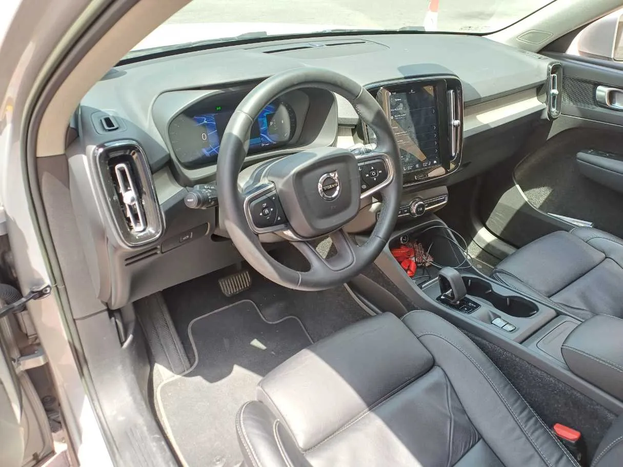 Car image 11