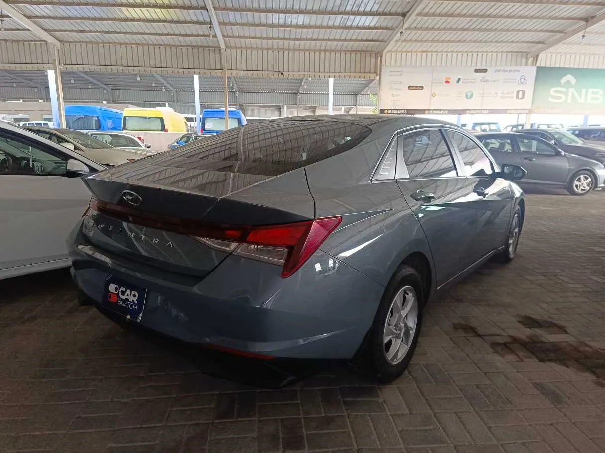 Car image 4