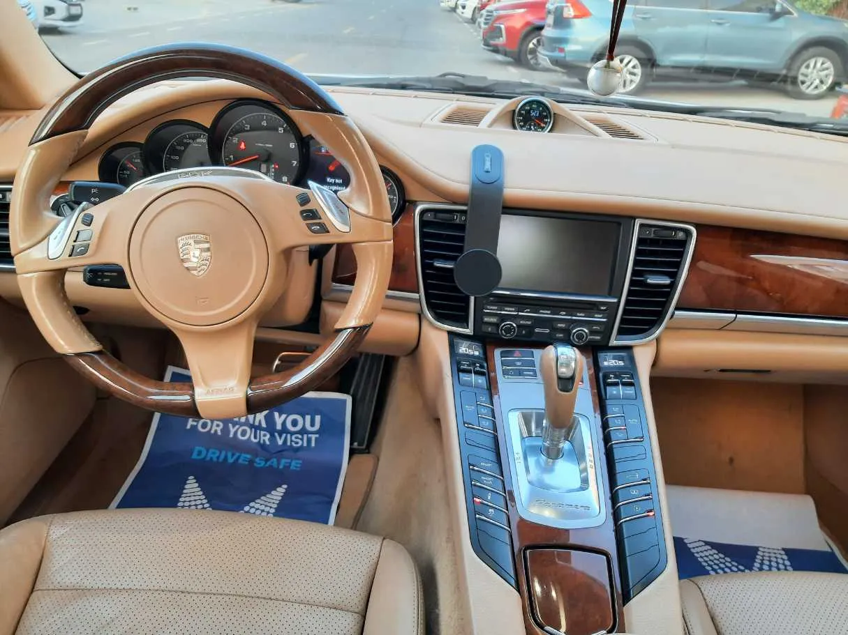 Car image 15
