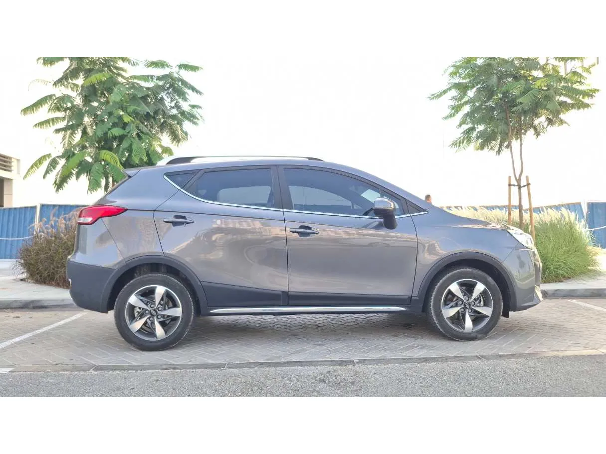 Car image 4