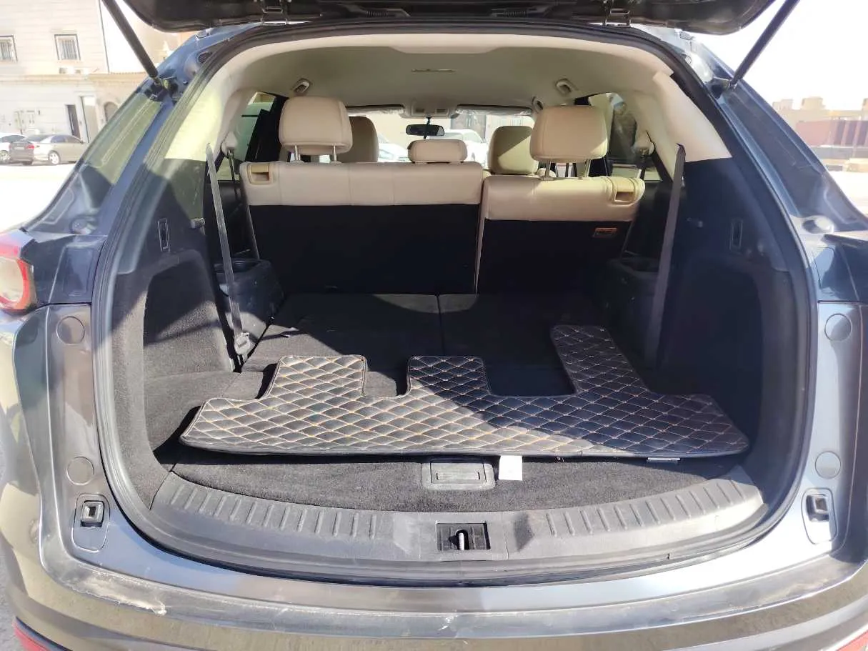 Car image 26