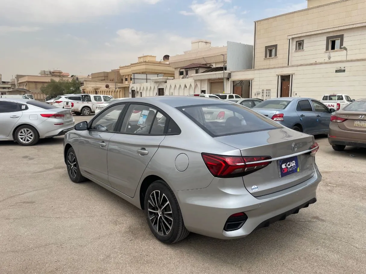 Car image 7