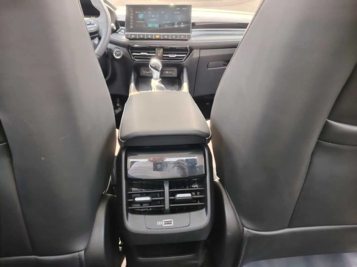 Car image 27