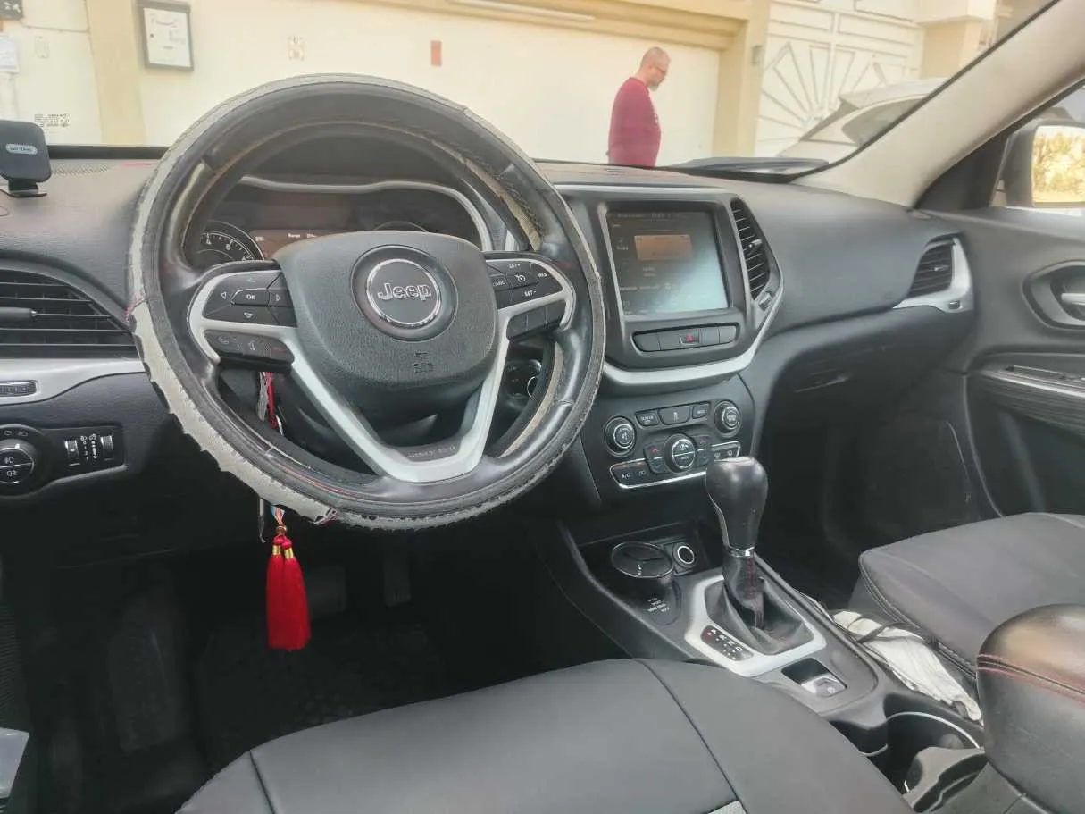 Car image 27
