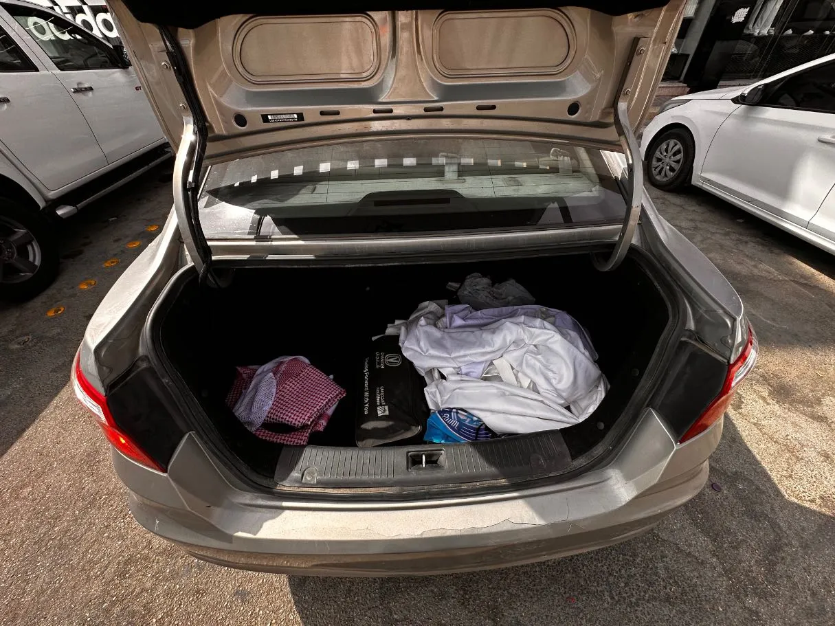 Car image 20