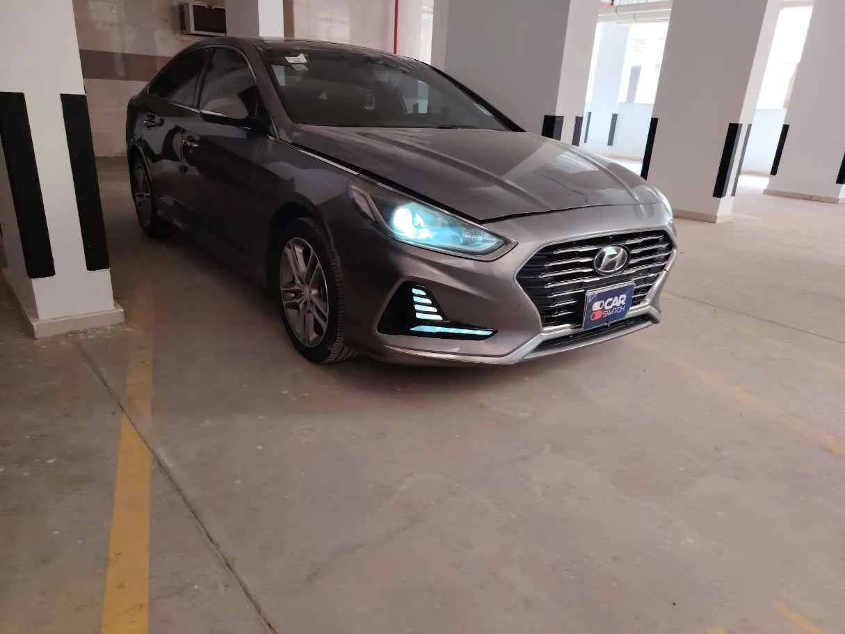 Car image 3